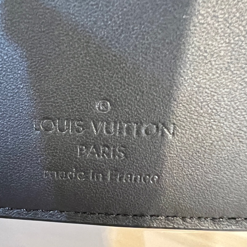 LV黑粒面牛皮Multiple5卡交叉對開短夾/金屬膠膜未撕-11