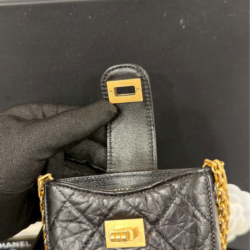 🈶購證99新🆕解放雙手😍Chanel黑金leboy菱格紋手機包斜背包-13