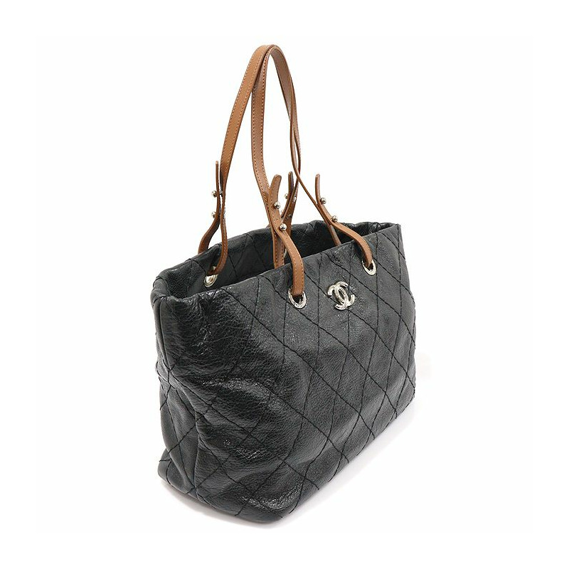 【包稅】CHANEL A48019 黑色亮面軟牛皮 CC 標誌絎縫 On The Road 購物單肩包（15 系列）-2