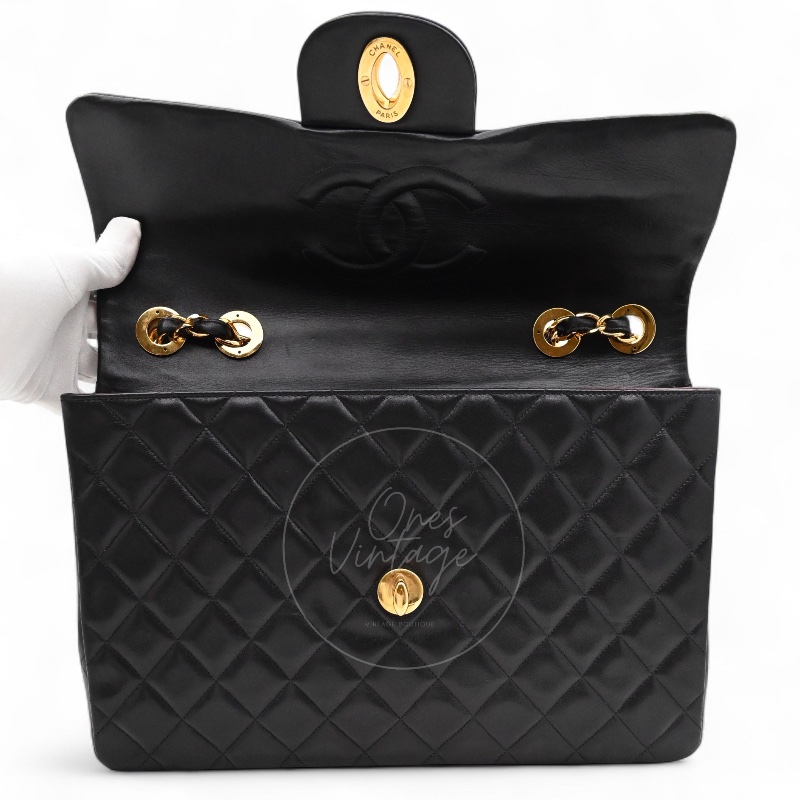 [Pre-owned] Chanel Black Calfskin Maxi Flap Bag-31