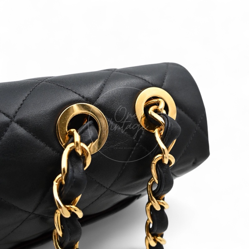 [Pre-owned] Chanel Black Calfskin Maxi Flap Bag-32