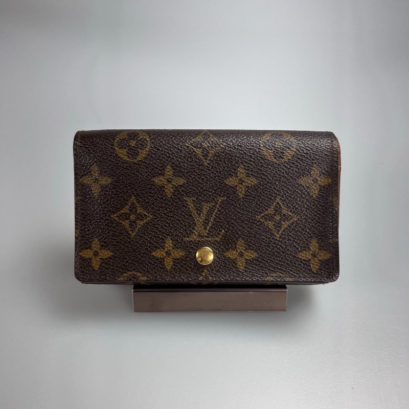 LV M61730  老花翻蓋短夾-0