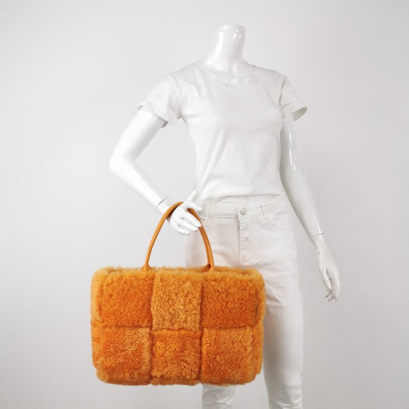 Bottega Veneta Arco中號純色毛絨Intrecciato編織子母包手提包-1