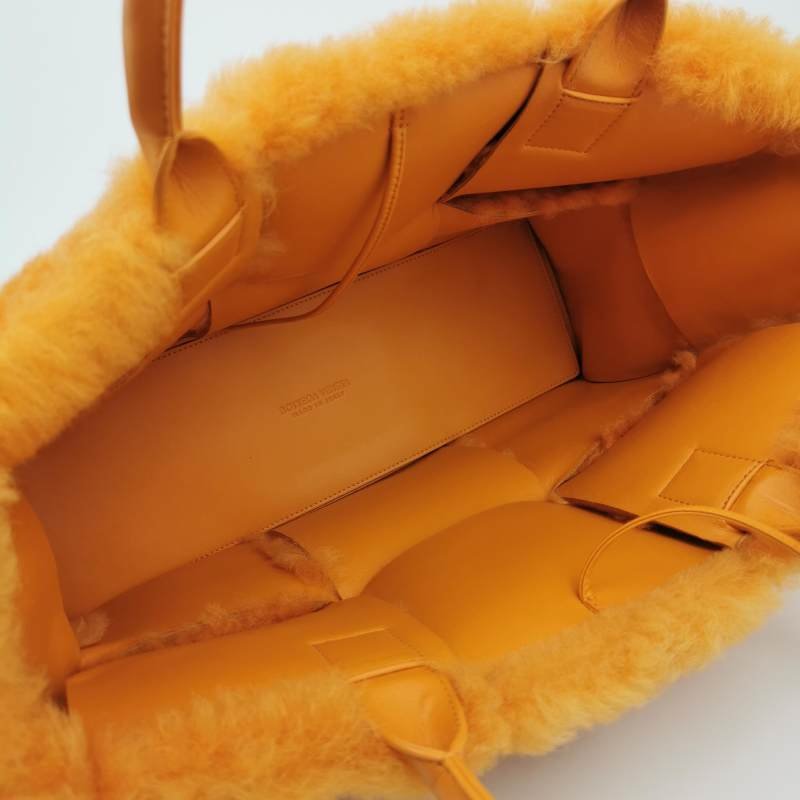 Bottega Veneta Arco中號純色毛絨Intrecciato編織子母包手提包-7