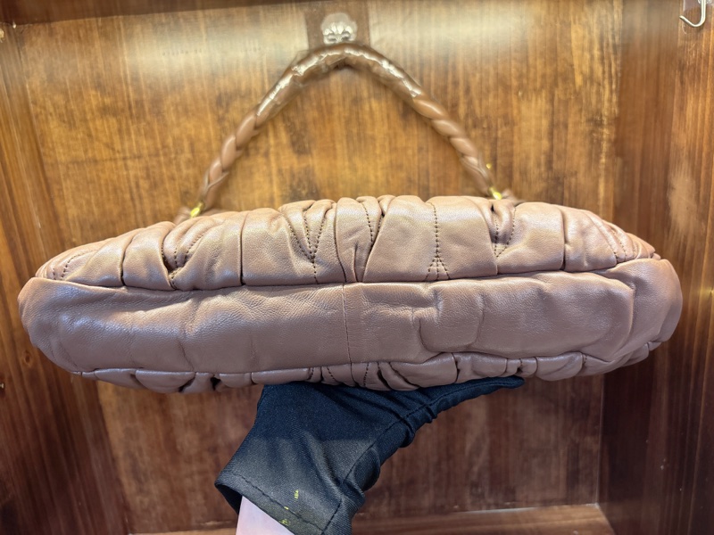 Miu Miu 真皮手提包-2