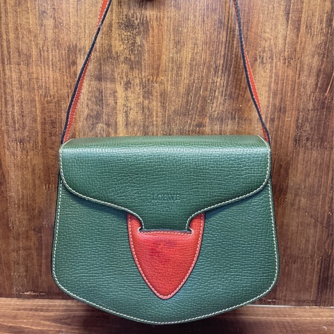 Loewe 綠色皮革斜挎包