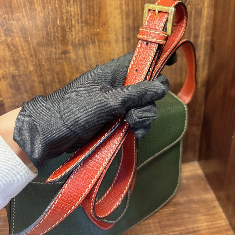 Loewe 綠色皮革斜挎包-6