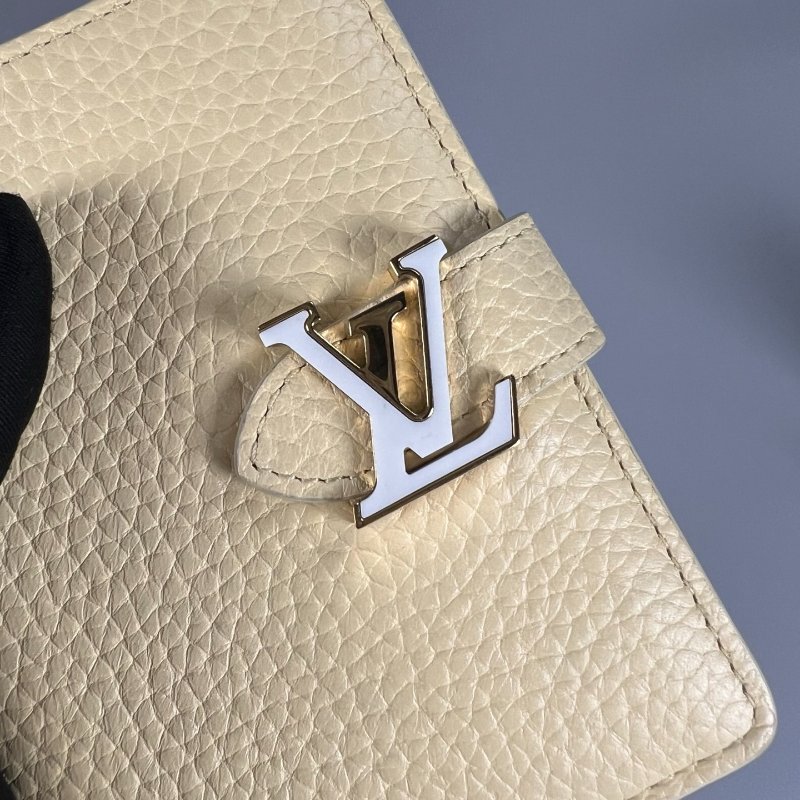 LV M11975/晶片款 日本限定淡黃色Capucines對開短夾-8