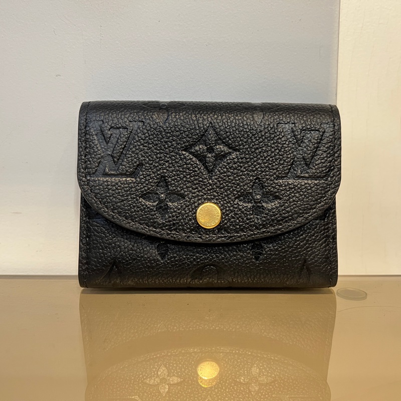 LV黑牛皮壓紋Rosalie金釦下蓋2卡零錢包-0