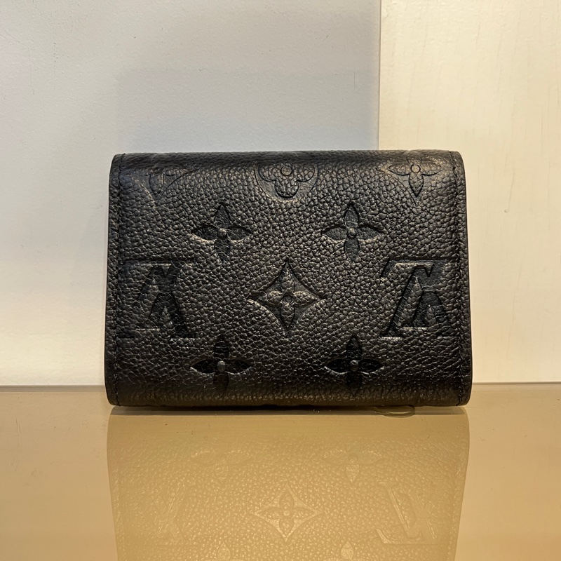 LV黑牛皮壓紋Rosalie金釦下蓋2卡零錢包-1