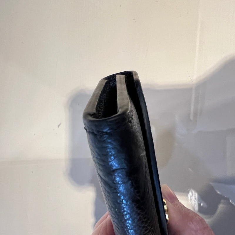 LV黑牛皮壓紋Rosalie金釦下蓋2卡零錢包-6