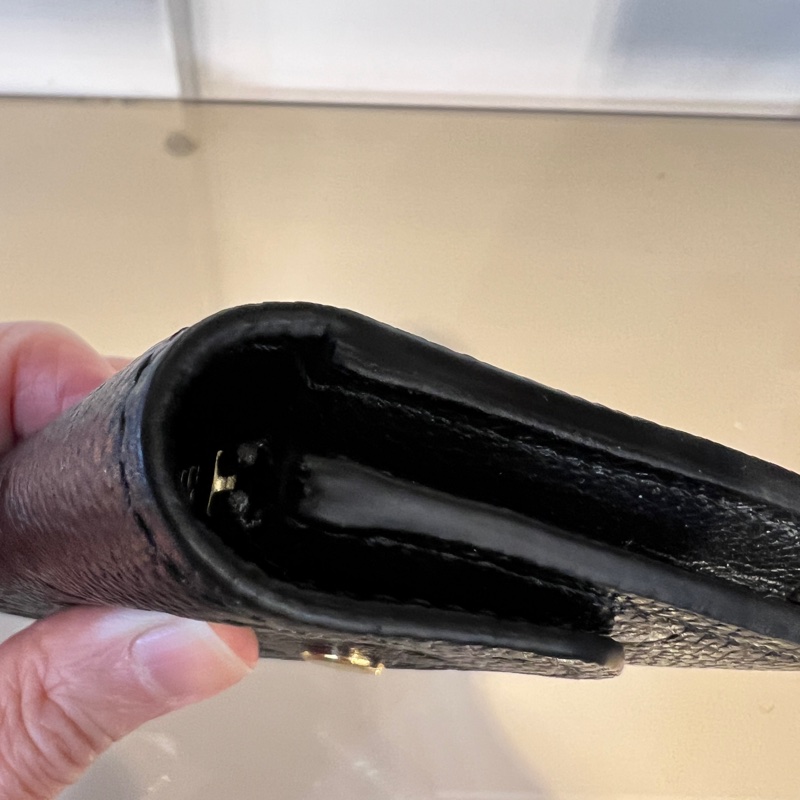 LV黑牛皮壓紋Rosalie金釦下蓋2卡零錢包-8