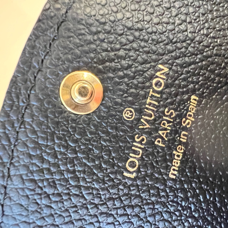 LV黑牛皮壓紋Rosalie金釦下蓋2卡零錢包-12