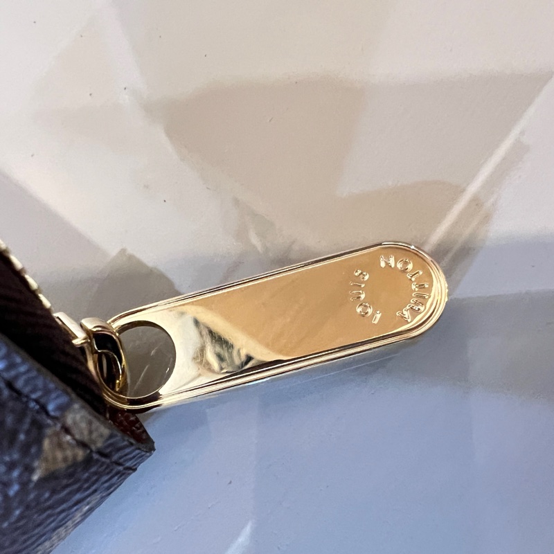 LV原花金釦12卡ㄇ拉長夾M42616-12