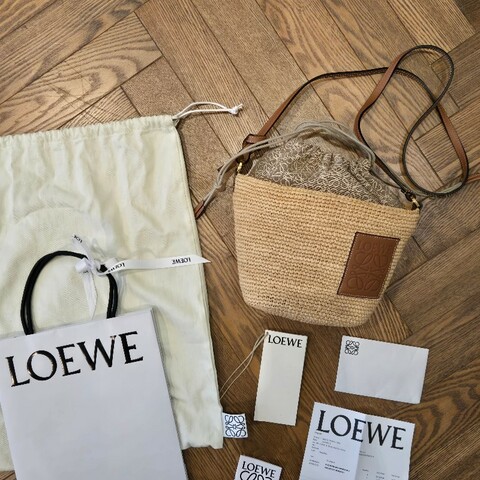 【全新】LOEWE酒椰纖維和小牛皮Pochette斜背包 (已絕版)
