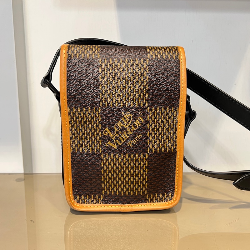 LV原花Nigo聯名黑釦前ㄇ拉口袋下蓋限量肩斜背包-1