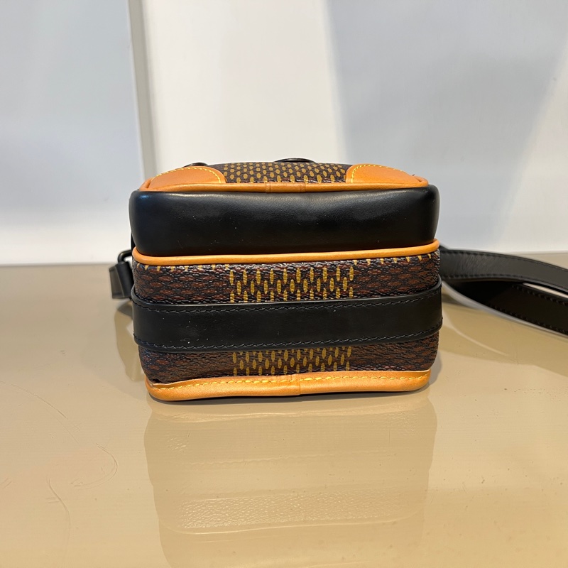 LV原花Nigo聯名黑釦前ㄇ拉口袋下蓋限量肩斜背包-2