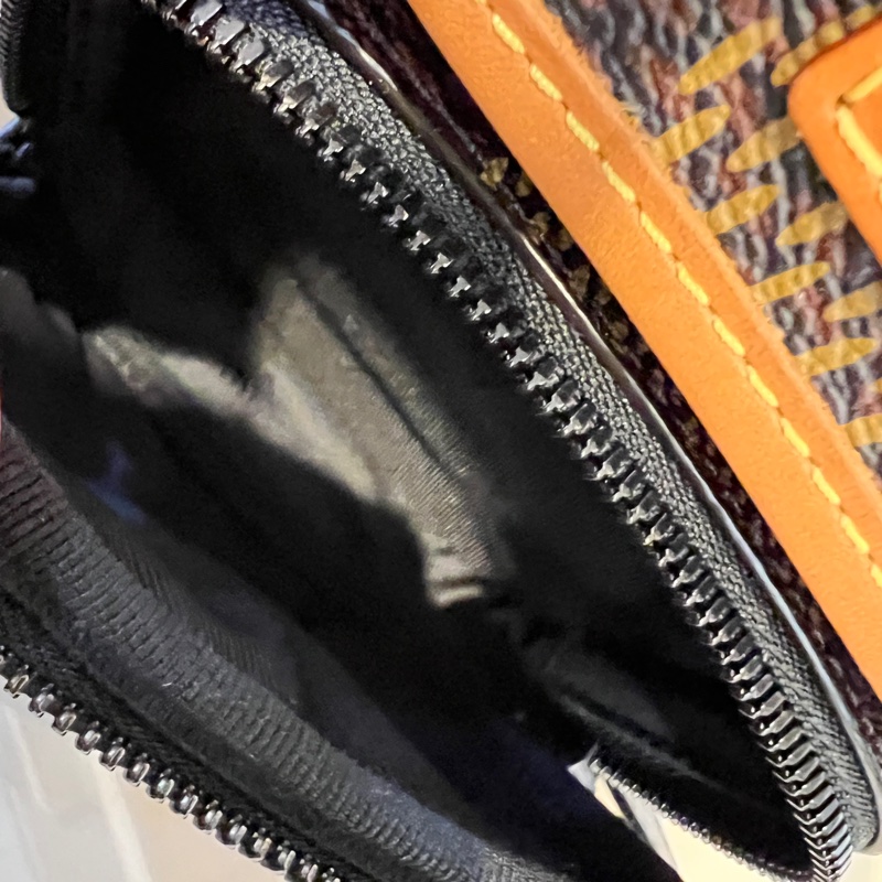 LV原花Nigo聯名黑釦前ㄇ拉口袋下蓋限量肩斜背包-11