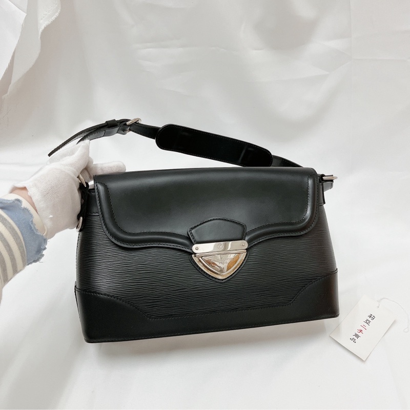 莉亞精品♡ LV 水波紋腋下包 黑 二手美品-2