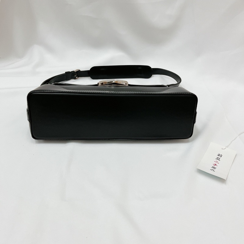 莉亞精品♡ LV 水波紋腋下包 黑 二手美品-6