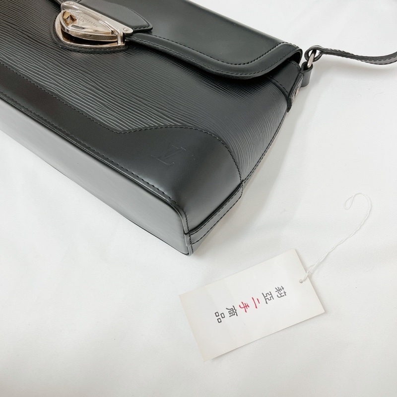 莉亞精品♡ LV 水波紋腋下包 黑 二手美品-10