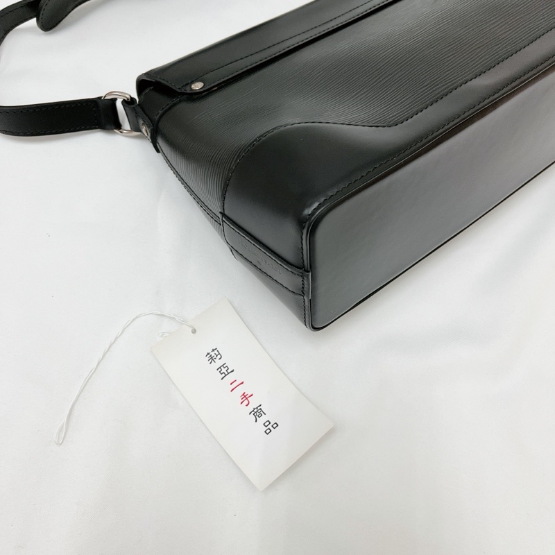 莉亞精品♡ LV 水波紋腋下包 黑 二手美品-12