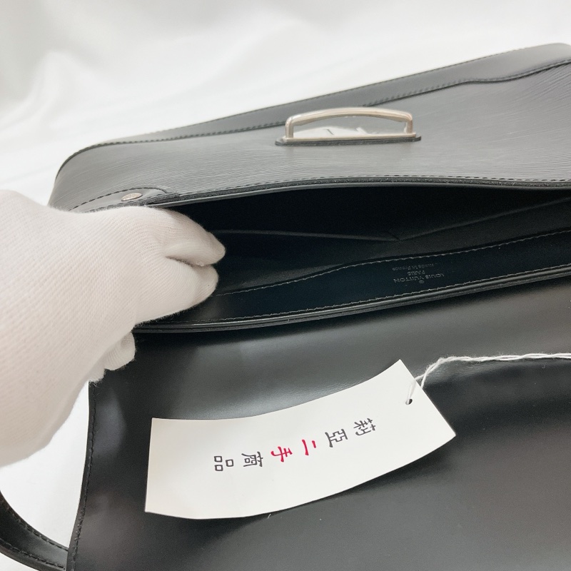 莉亞精品♡ LV 水波紋腋下包 黑 二手美品-16