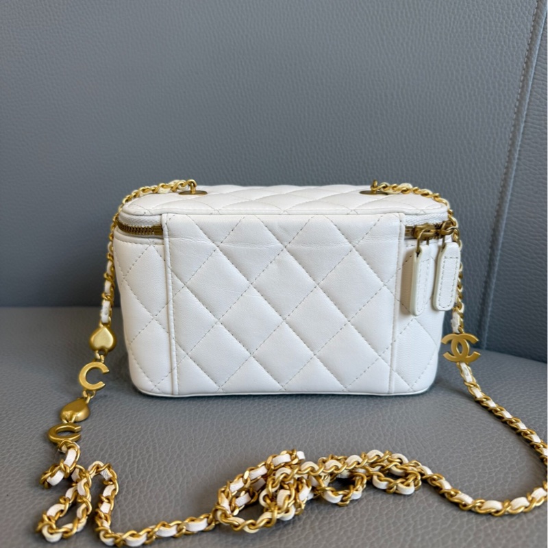 【95%新 ✨ 全網最低價】Chanel 22K白金羊皮琺瑯愛心長盒子 特別款-1