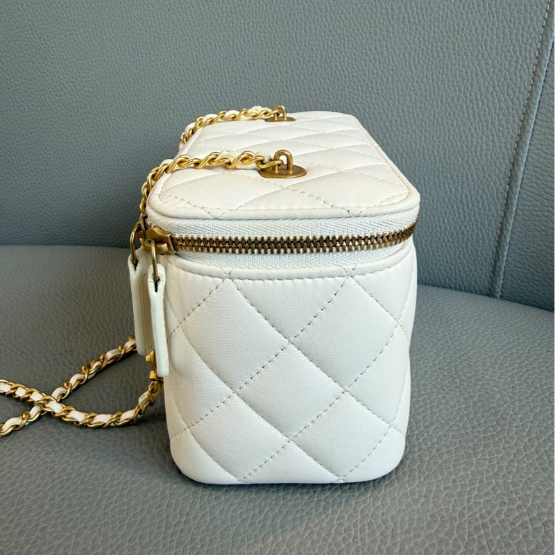 【95%新 ✨ 全網最低價】Chanel 22K白金羊皮琺瑯愛心長盒子 特別款-2