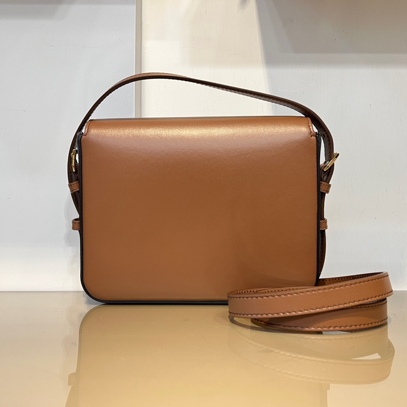 Burberry咖牛皮Grace金釦下蓋磁吸肩斜背包-1