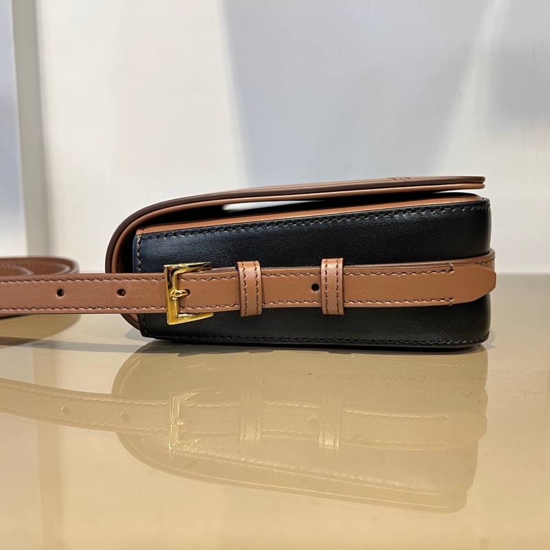 Burberry咖牛皮Grace金釦下蓋磁吸肩斜背包-5