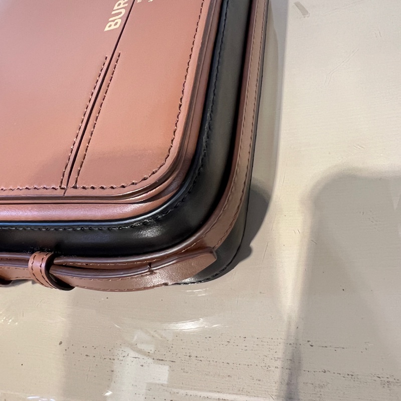 Burberry咖牛皮Grace金釦下蓋磁吸肩斜背包-6