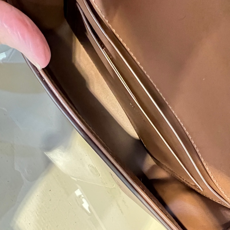 Burberry咖牛皮Grace金釦下蓋磁吸肩斜背包-10