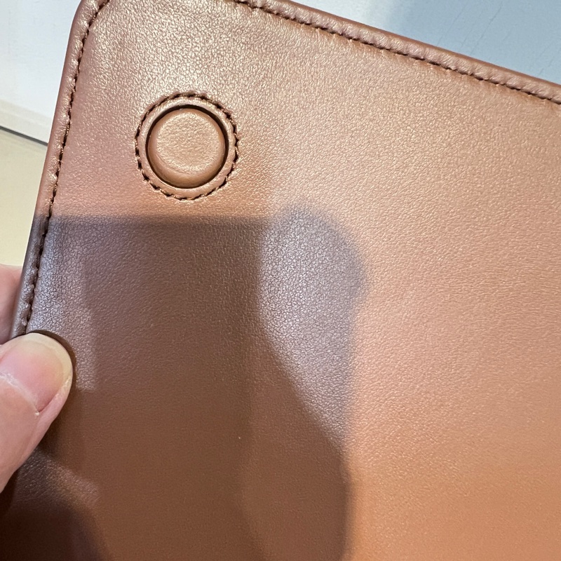 Burberry咖牛皮Grace金釦下蓋磁吸肩斜背包-11