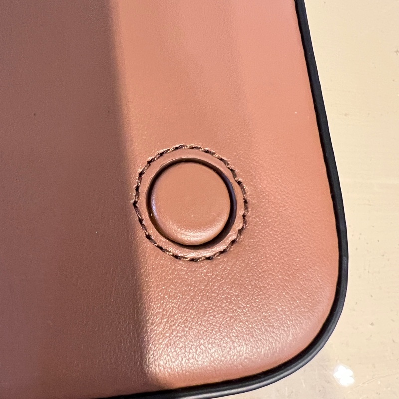 Burberry咖牛皮Grace金釦下蓋磁吸肩斜背包-13