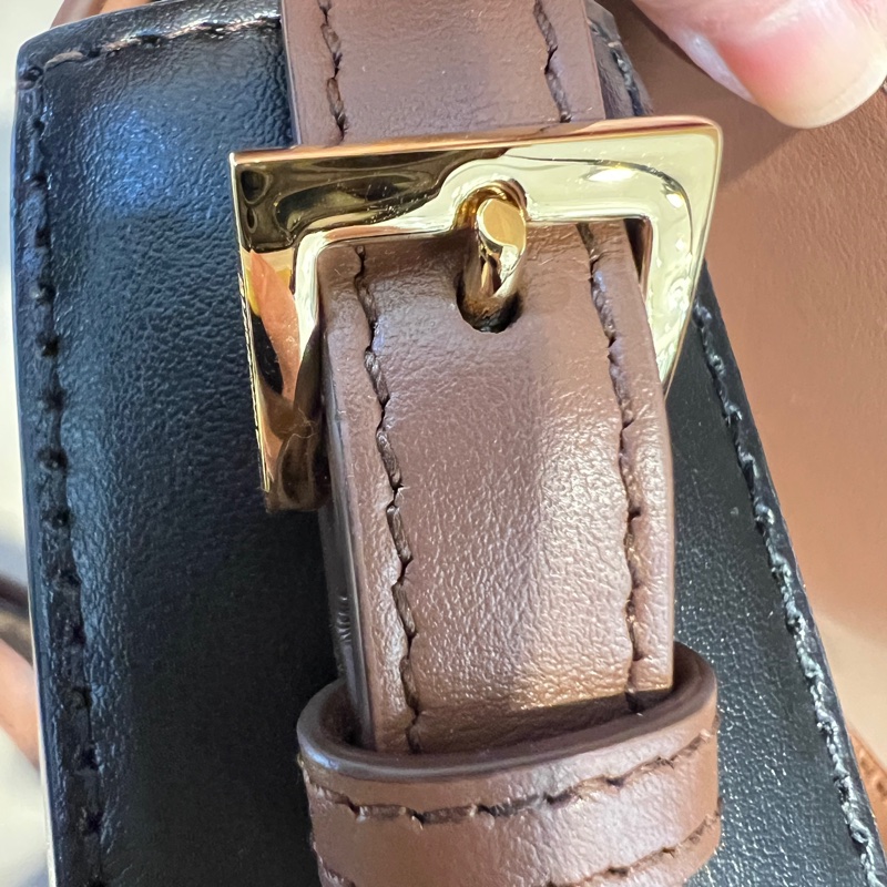 Burberry咖牛皮Grace金釦下蓋磁吸肩斜背包-15