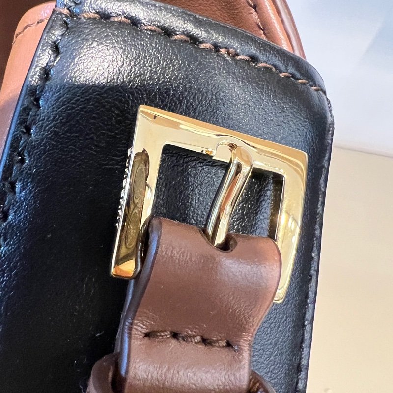 Burberry咖牛皮Grace金釦下蓋磁吸肩斜背包-16