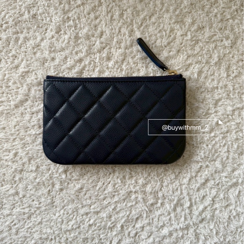 ⭐️賣場有滿額折扣⭐️香奈兒 深藍淡金釦一字拉鏈零錢包-4