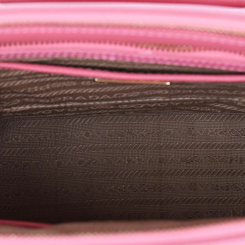 【包稅】PRADA Saffiano Lux 粉紅雙肩包-10