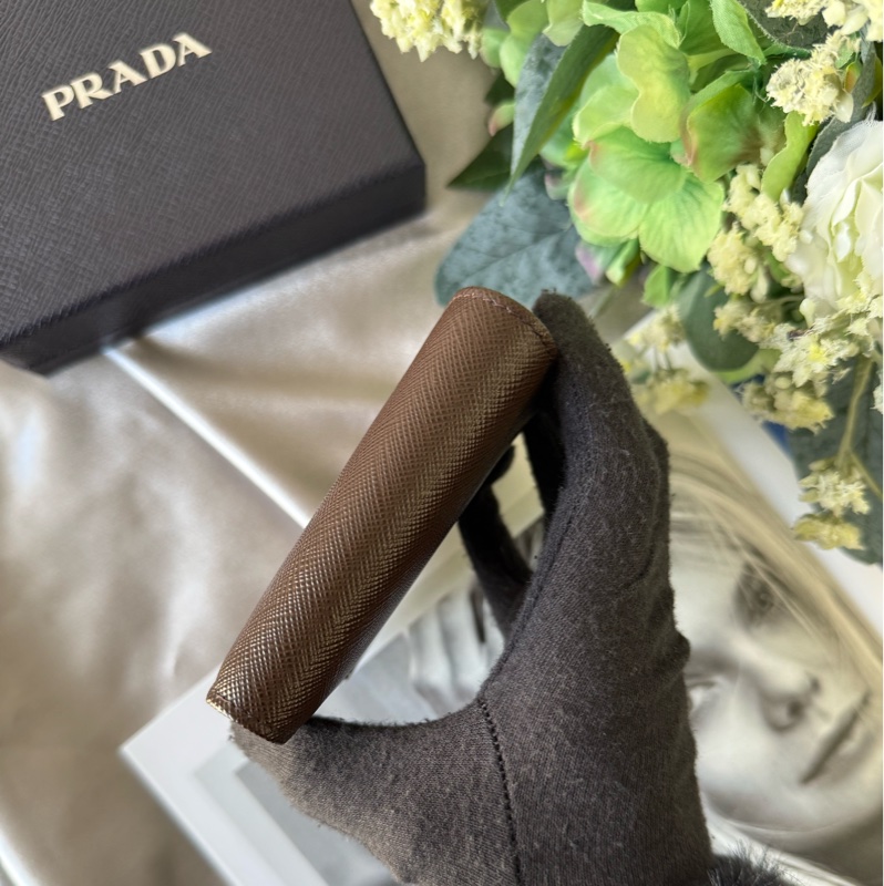 三角牌LOGO防刮牛皮對開短夾(咖啡色)-2