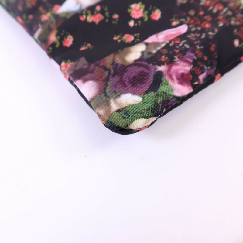 GIVENCHY 尼龍Pouch銀扣手拿包-9