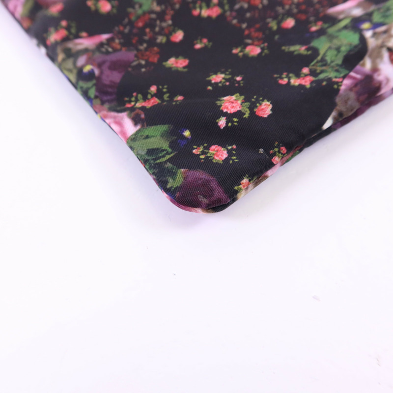 GIVENCHY 尼龍Pouch銀扣手拿包-11