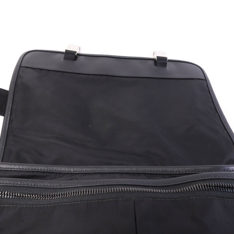 PRADA 尼龍Messenger Bag銀扣肩背袋-13