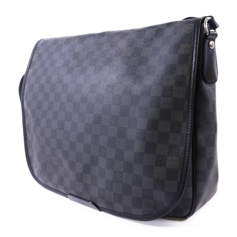 LOUIS VUITTON Damier Graphite Daniel GM銀扣肩背袋-2