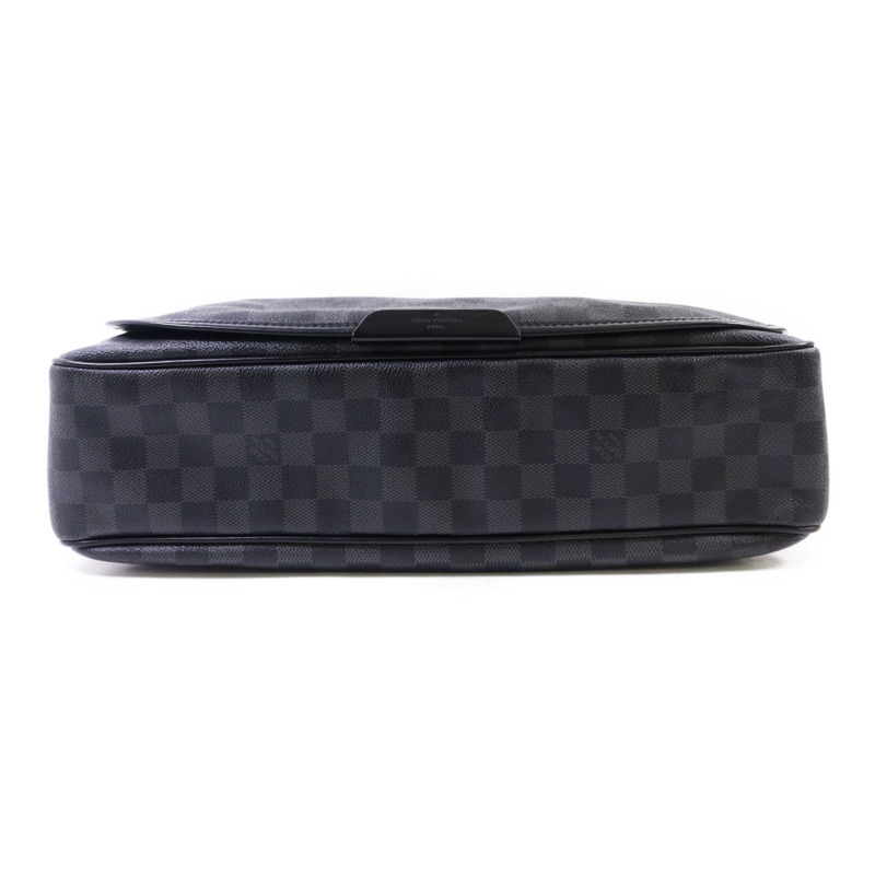 LOUIS VUITTON Damier Graphite Daniel GM銀扣肩背袋-3