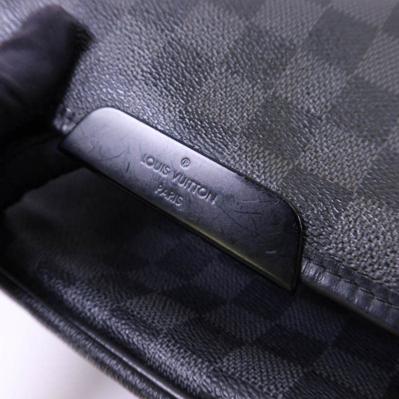 LOUIS VUITTON Damier Graphite Daniel GM銀扣肩背袋-10