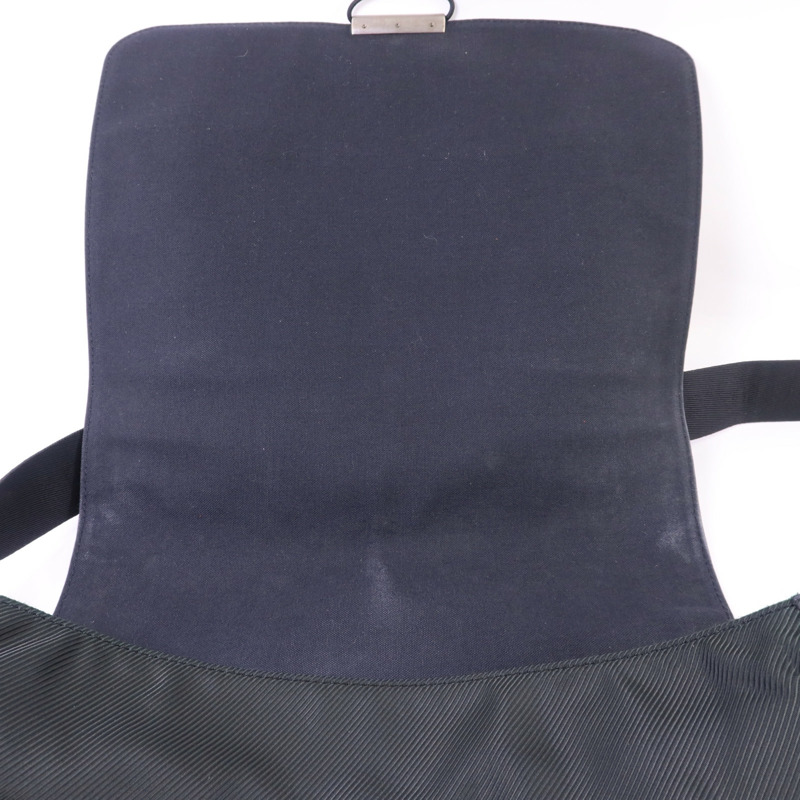 LOUIS VUITTON Taiga Victor金扣肩背袋-5