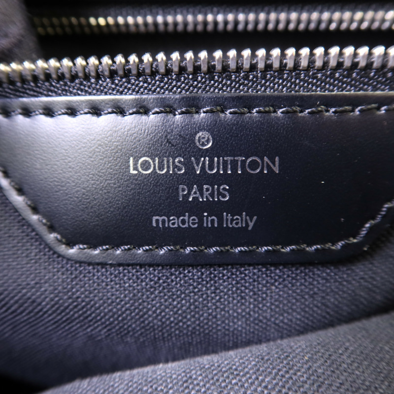 LOUIS VUITTON Taiga Victor金扣肩背袋-7
