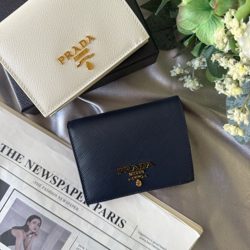 浮雕Logo 防刮皮革二折零錢袋短夾(深藍色)-0