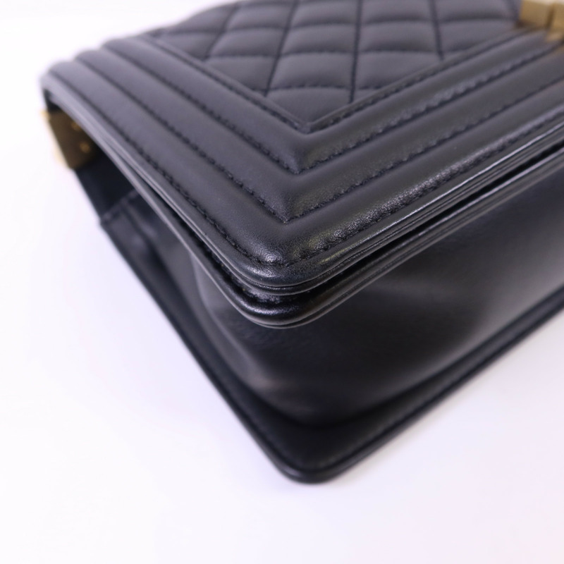 CHANEL 牛皮皮革Boy 25金扣鏈帶肩背袋-13